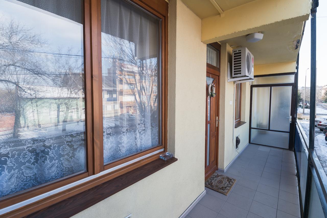 Lujzi Apartman Eger Extérieur photo