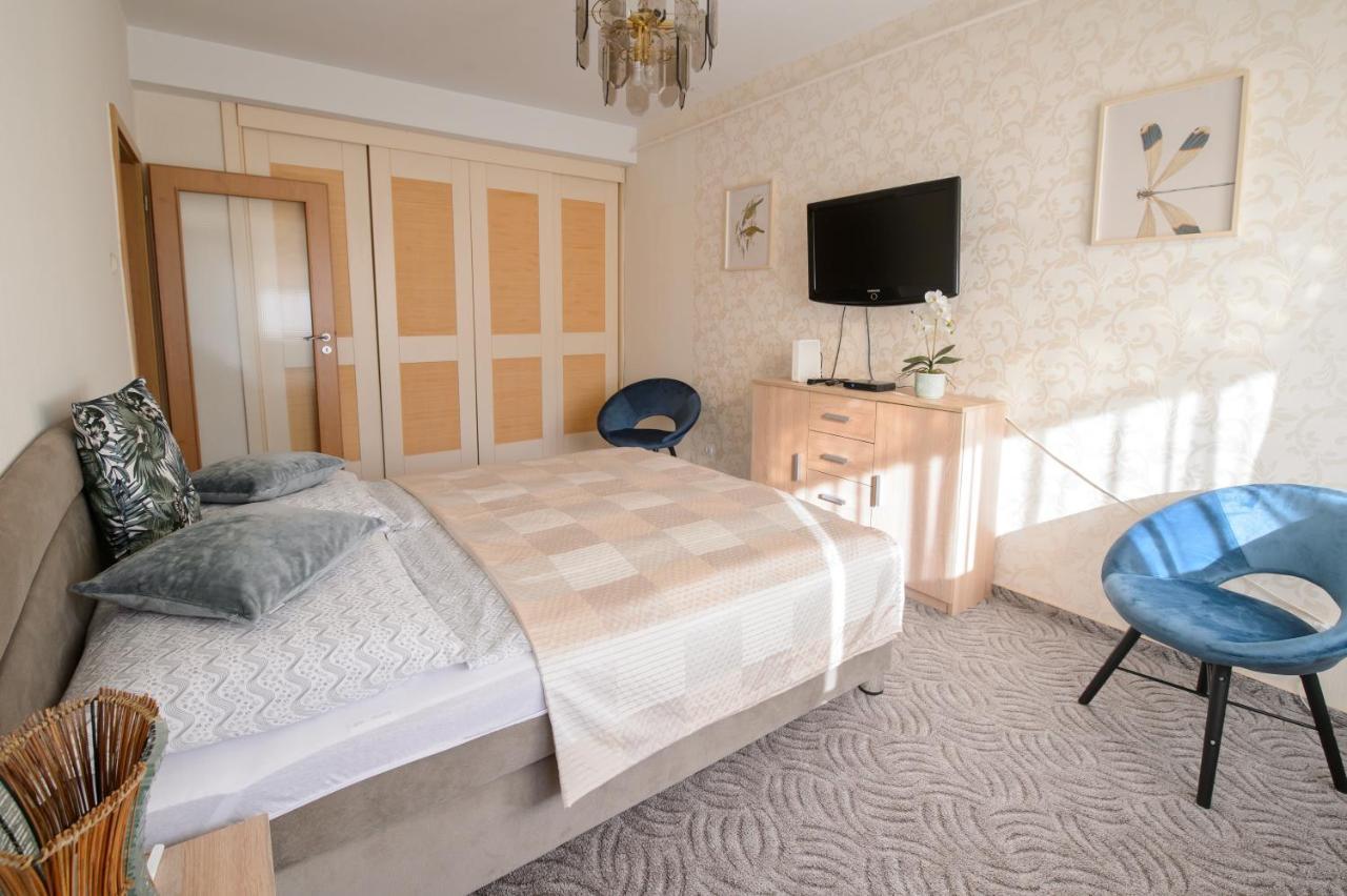 Lujzi Apartman Eger Extérieur photo