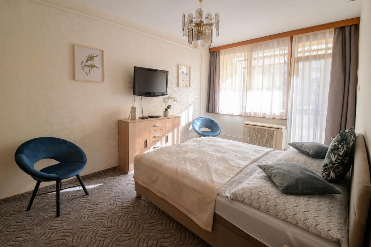Lujzi Apartman Eger Extérieur photo